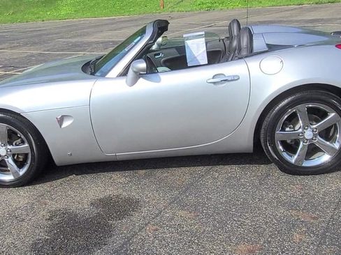 Used 2007 Pontiac Solstice Convertible w/ Premium Package RWD image 8