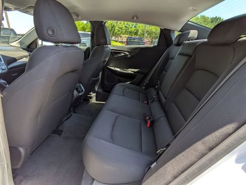 Used 2025 Chevrolet Malibu LT image 14
