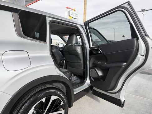 Used 2024 Mitsubishi Outlander SE image 14