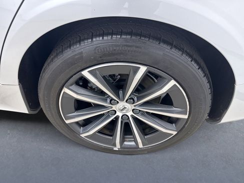 Used 2022 Volvo S60 B5 Momentum w/ Premium Package image 21