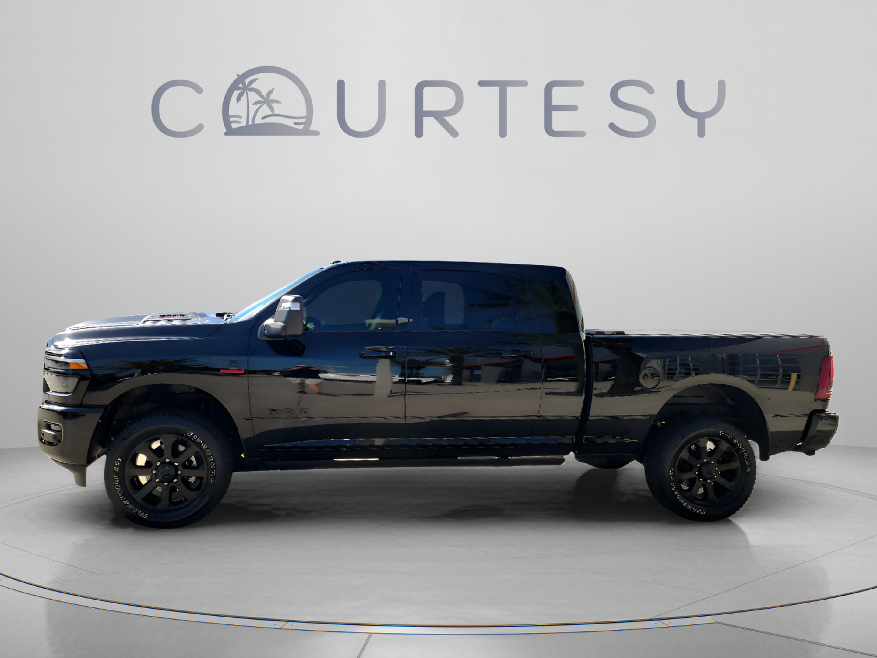 Used 2025 RAM 2500 Laramie AWD/4WD image 4