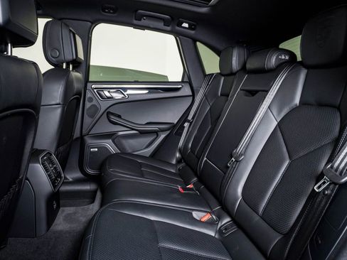 Certified 2026 Porsche Macan AWD/4WD image 17