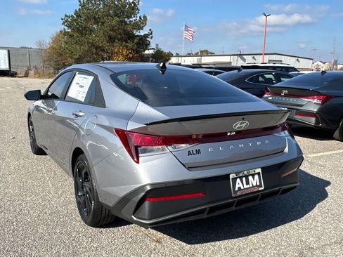 New 2026 Hyundai Elantra SEL Sport FWD image 4