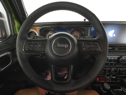 Used 2025 Jeep Wrangler Unlimited Rubicon w/ Convenience Group AWD/4WD image 15