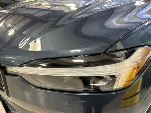 Certified 2024 Volvo XC60 T8 Ultimate w/ Protection Package Premier image 7