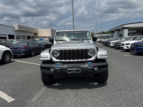 Used 2024 Jeep Wrangler Unlimited w/ Convenience Group AWD/4WD image 2