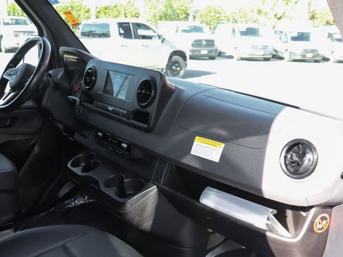 Used 2021 Mercedes-Benz Sprinter 2500 image 35