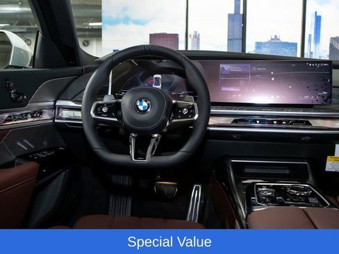 Used 2025 BMW 760i xDrive AWD/4WD image 17