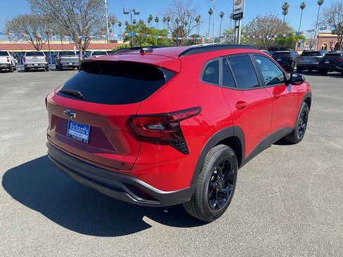 New 2026 Chevrolet Trax LT w/ Sunroof Package FWD image 10