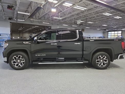 Used 2023 GMC Sierra 1500 SLT w/ SLT Premium Package AWD/4WD image 4