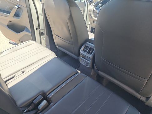 Certified 2023 Volkswagen Tiguan SE image 32