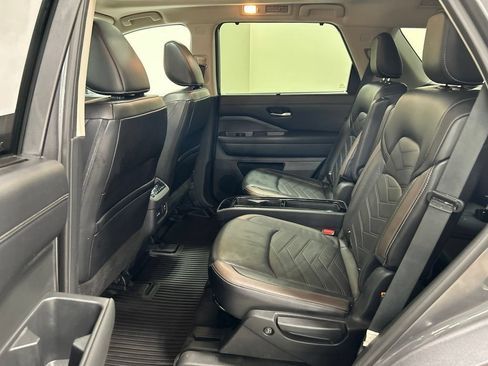 Used 2024 Nissan Pathfinder Platinum AWD/4WD image 29