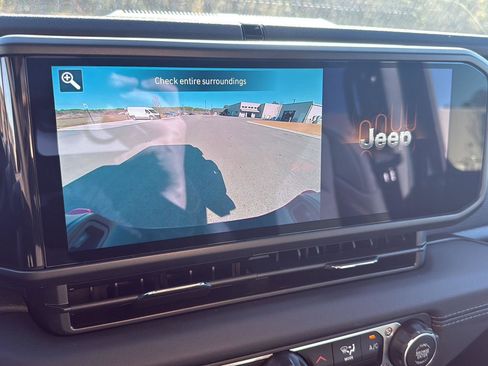 New 2025 Jeep Gladiator Rubicon image 19