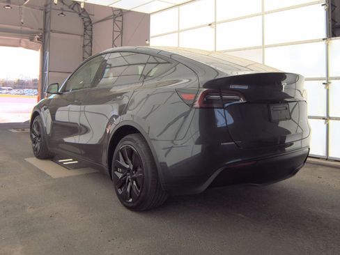 Used 2024 Tesla Model Y Long Range image 4