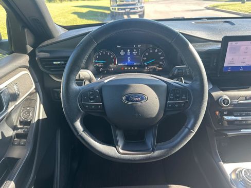 Used 2020 Ford Explorer XLT w/ Comfort Package AWD/4WD image 17
