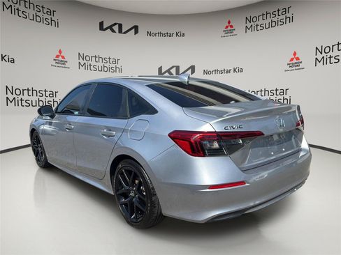 Used 2022 Honda Civic Sport image 3