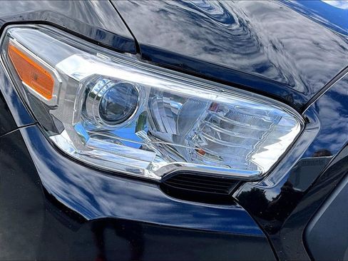 Used 2023 Toyota Tacoma SR5 AWD/4WD image 32