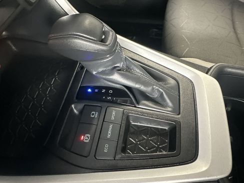 Used 2025 Toyota RAV4 XLE FWD image 21