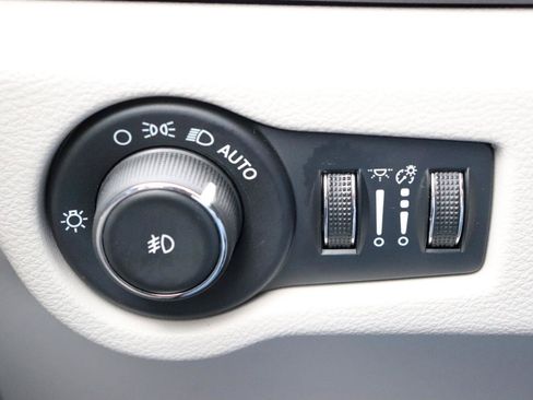Used 2024 Chrysler Pacifica Touring-L FWD image 51