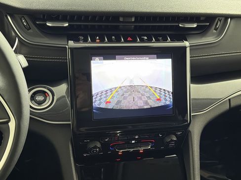 Used 2023 Jeep Grand Cherokee Laredo w/ Luxury Tech Group I image 19