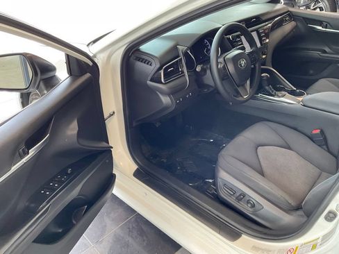 Used 2019 Toyota Camry LE FWD image 9