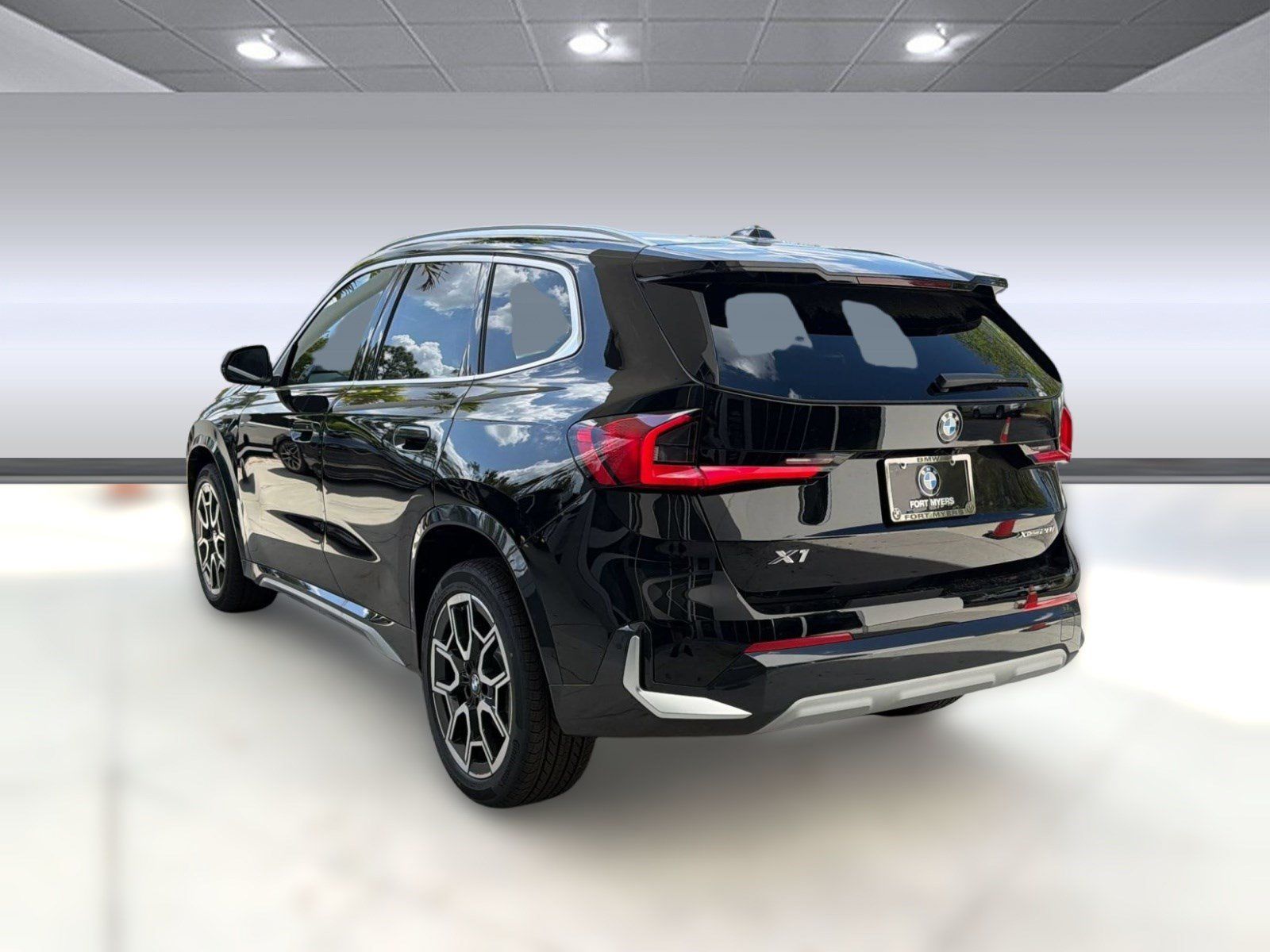 Used 2026 BMW X1 xDrive28i w/ Technology Package AWD/4WD image 3