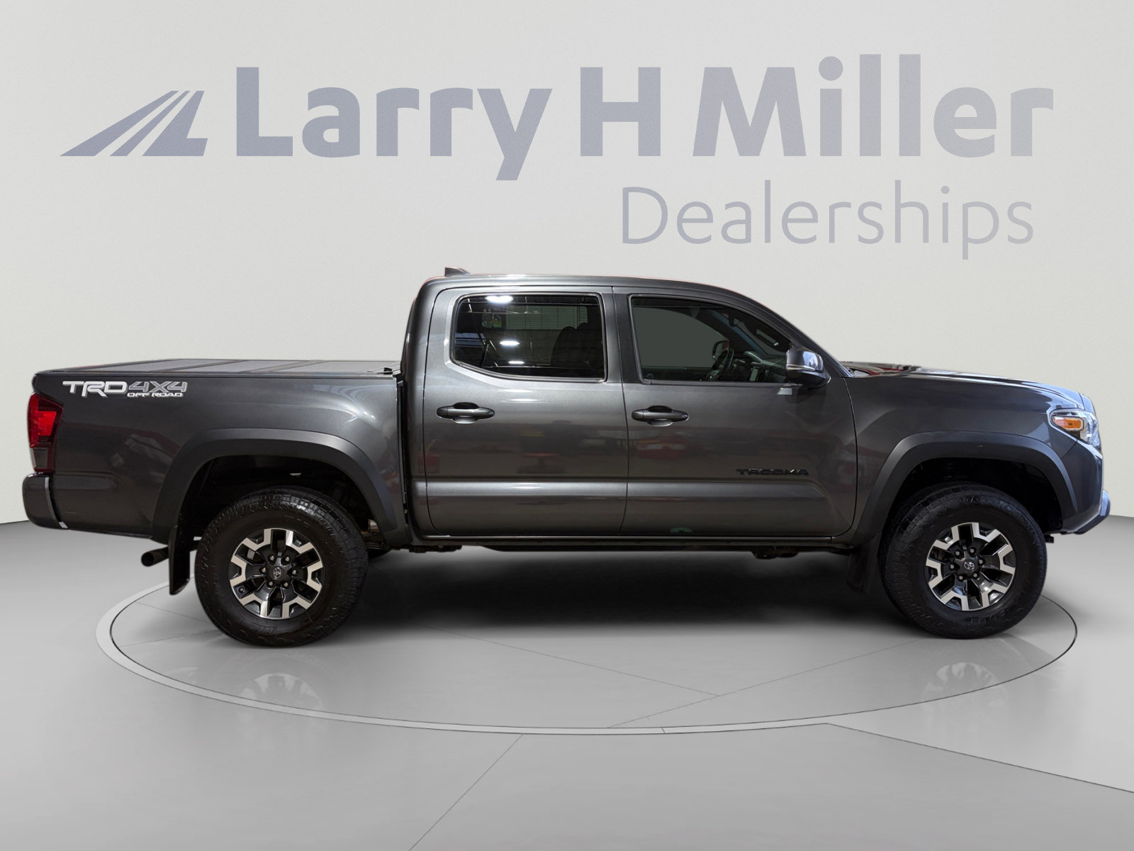 Used 2019 Toyota Tacoma TRD Off-Road AWD/4WD image 6