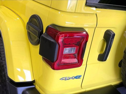 Used 2024 Jeep Wrangler Unlimited Sahara AWD/4WD image 33