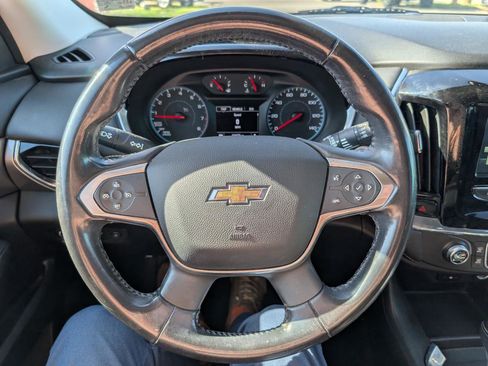 Used 2018 Chevrolet Traverse LT image 17