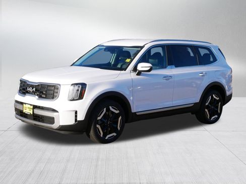 Used 2023 Kia Telluride S image 3