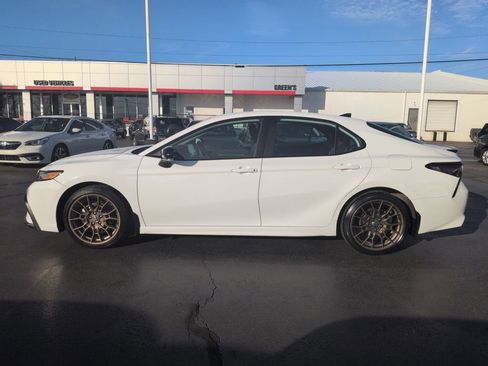 Used 2023 Toyota Camry SE image 2