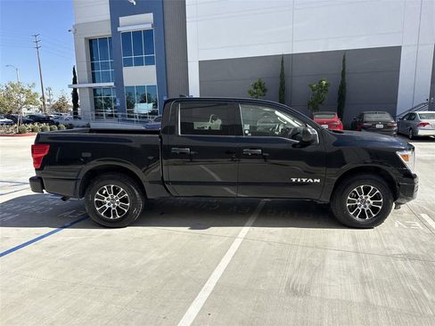 Used 2023 Nissan Titan SV image 2