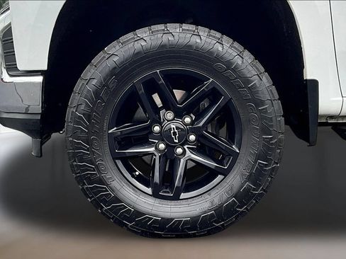Used 2021 Chevrolet Silverado 1500 LT AWD/4WD image 31