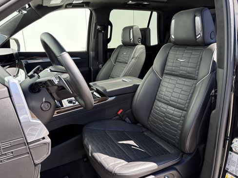 Certified 2025 Cadillac Escalade Premium Luxury Platinum AWD/4WD image 12