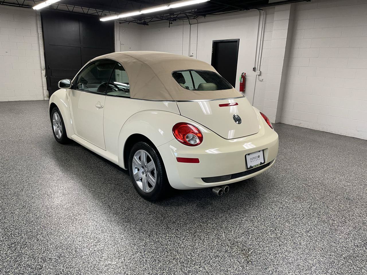 Used 2007 Volkswagen Beetle Convertible w/ Package 1 FWD image 7