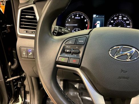 Used 2016 Hyundai Tucson Limited w/ Option Group 03 FWD image 11