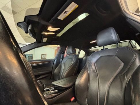 Used 2018 BMW 530i xDrive AWD/4WD image 9