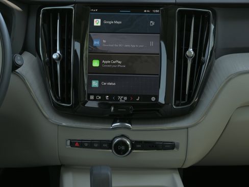 Used 2024 Volvo XC60 B5 Plus w/ Protection Package Premier image 11