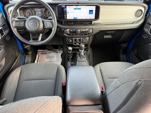 Used 2025 Jeep Gladiator Sport AWD/4WD image 12