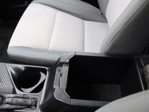 Used 2015 Toyota RAV4 LE image 34