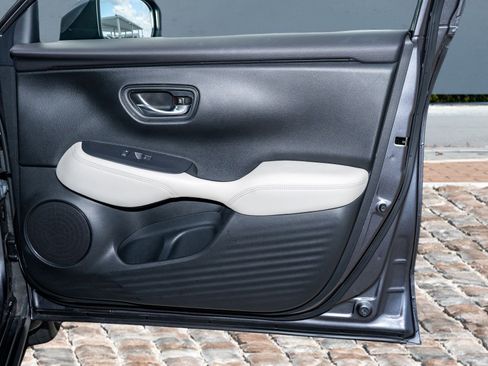 Certified 2023 Honda HR-V LX image 12