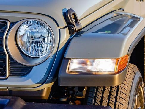 New 2025 Jeep Gladiator Sport image 5