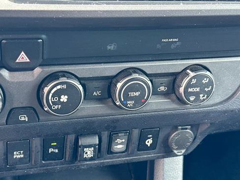 Used 2019 Toyota Tacoma TRD Sport image 20