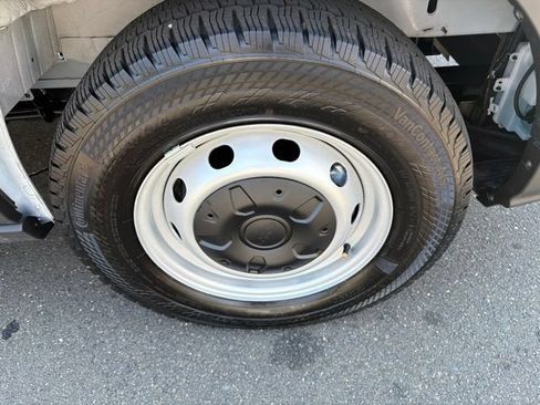 Used 2025 Ford Transit 150 148 Medium Roof RWD image 22