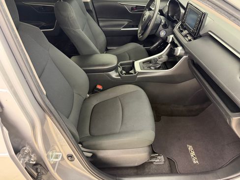 Used 2020 Toyota RAV4 LE FWD image 22