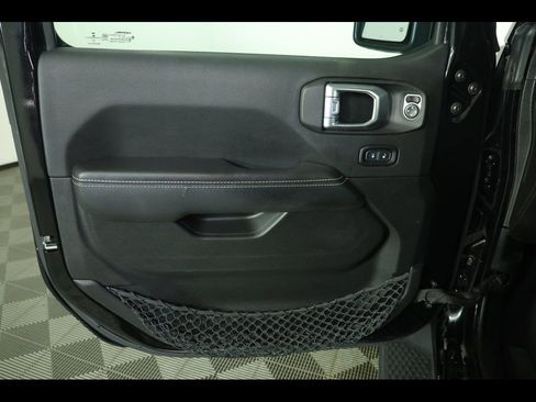 Used 2022 Jeep Wrangler Unlimited Sahara w/ Cold Weather Group image 19