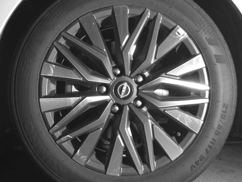 Used 2025 Nissan Altima 2.5 SV FWD image 12