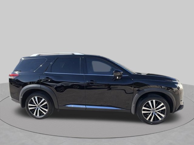 Used 2025 Nissan Pathfinder Platinum w/ Cargo Package AWD/4WD image 2