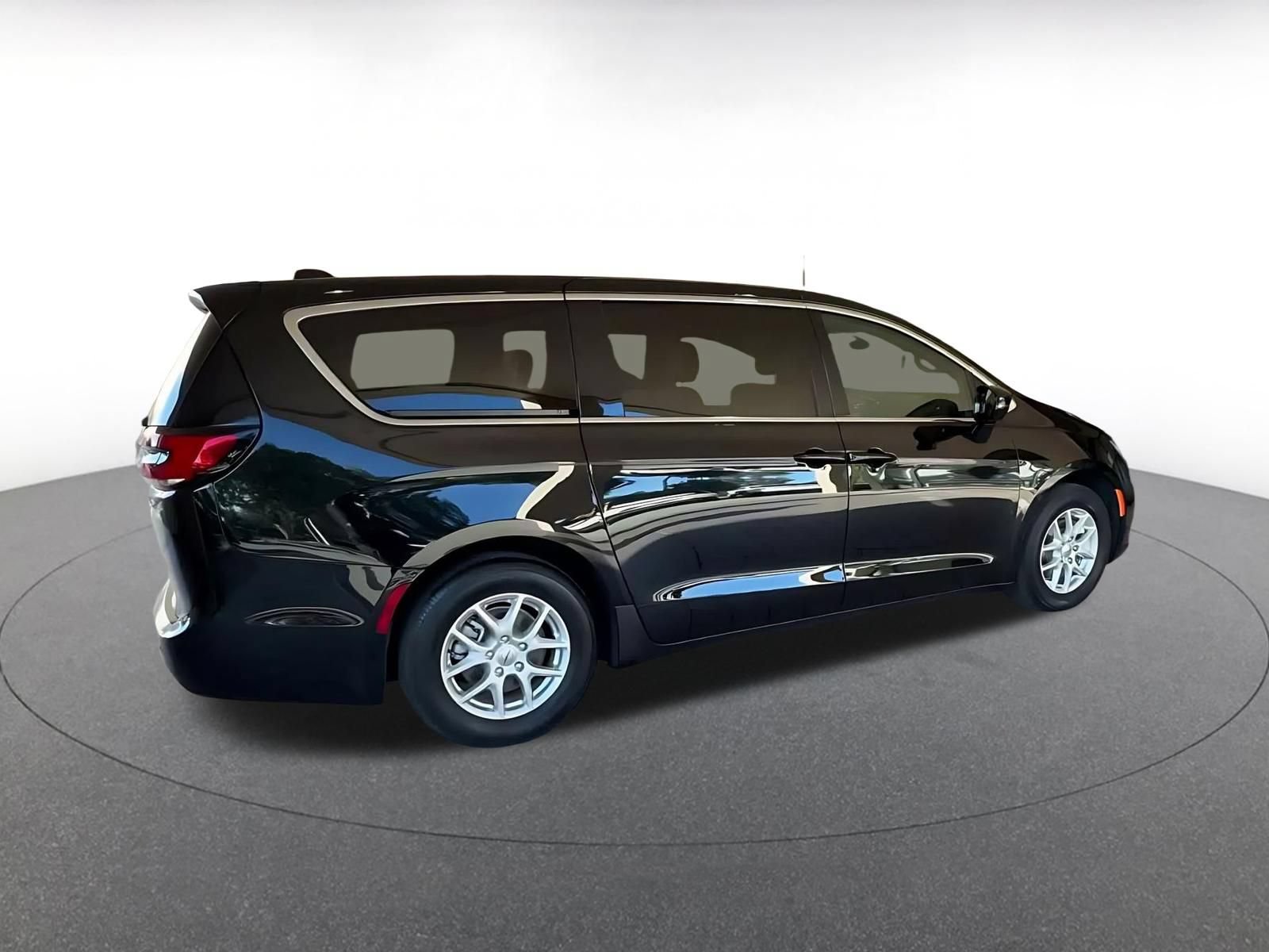 Used 2025 Chrysler Pacifica Select FWD image 14