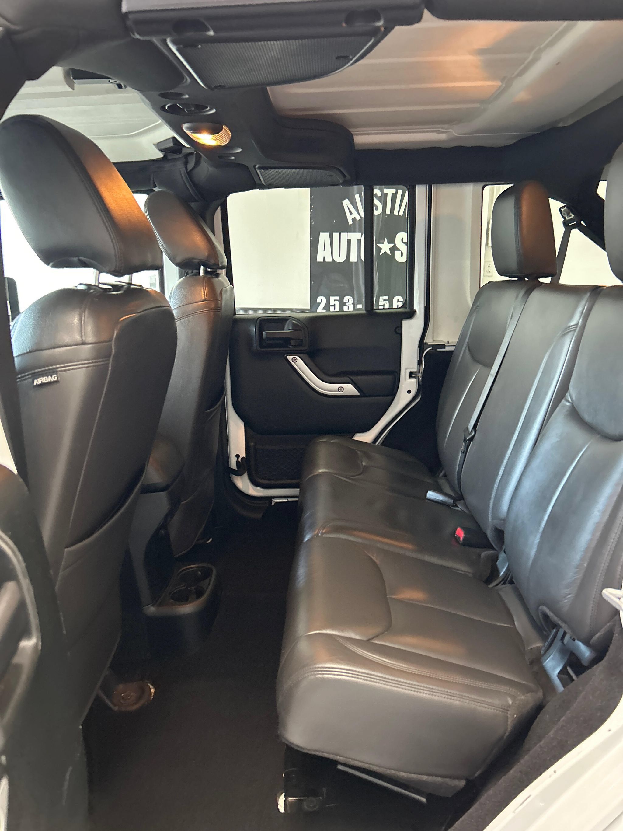 Used 2017 Jeep Wrangler Unlimited Sahara AWD/4WD image 9